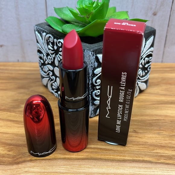 MAC Love Me Lipstick - Picture 11 of 16